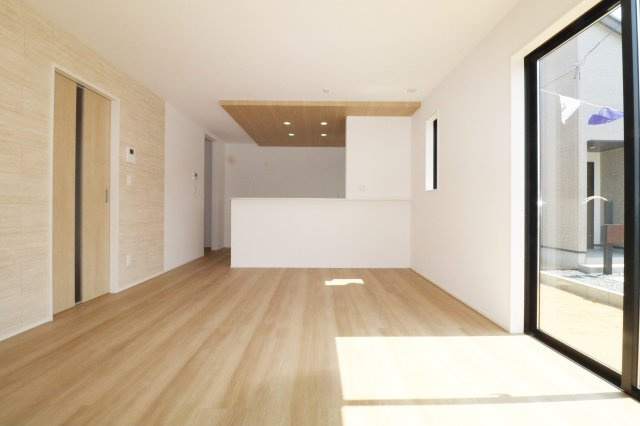 郡山市田村町金屋字宝蔵　　１号棟　　　高瀬小学校、高瀬中学区の居間・リビング