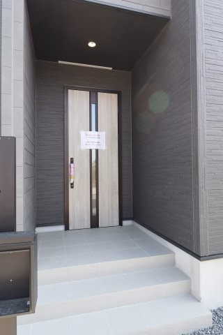 郡山市田村町金屋字宝蔵　　１号棟　　　高瀬小学校、高瀬中学区の玄関