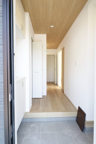 郡山市田村町金屋字宝蔵　　１号棟　　　高瀬小学校、高瀬中学区の玄関