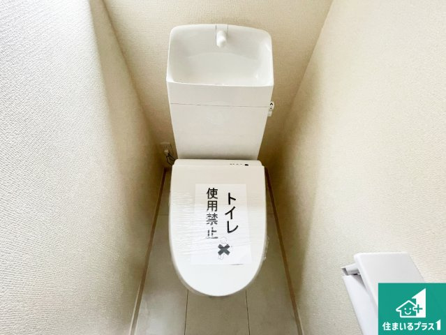 ●北葛城郡上牧町片岡台　第3期　新築一戸建てのトイレ|1・2階の2ヶ所にあるので、朝の忙しい時間の順番待ちもなく、深夜の利用にも大変便利です。
