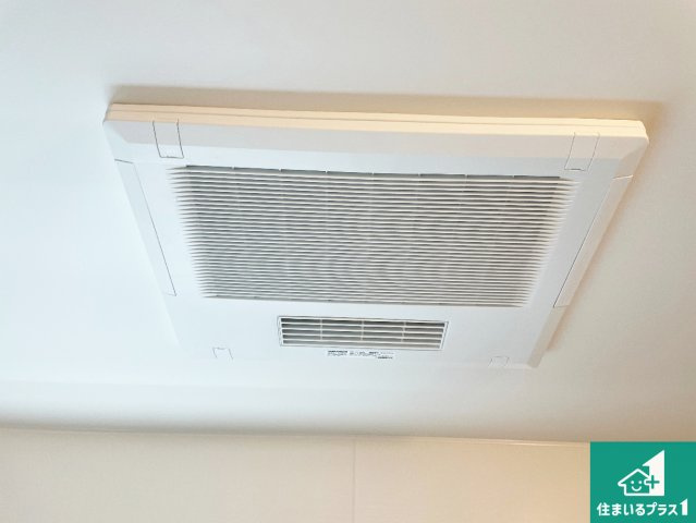 ●北葛城郡上牧町片岡台　第3期　新築一戸建ての冷暖房・空調設備|四季を通して快適なバスライフをお手伝いする浴室暖房乾燥機！浴室の乾燥・暖房・涼風・換気はもちろん、２４時間換気にも対応！