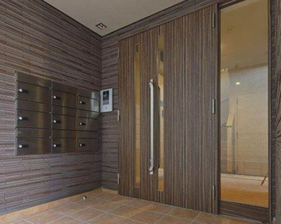 【エントランス】 | T'sCOURT | 落ち着いたエントランスです