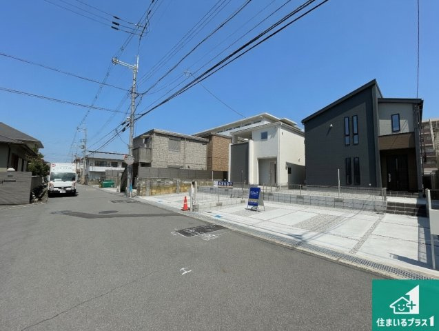 ●29(土)30(日)現地案内可能！　北葛城郡上牧町片岡台　全2邸　の前面道路含む現地写真|周辺は閑静な住宅街！前面道路広々で車の出し入れも便利です。駐車が苦手な方でも安心して車庫入れできます！