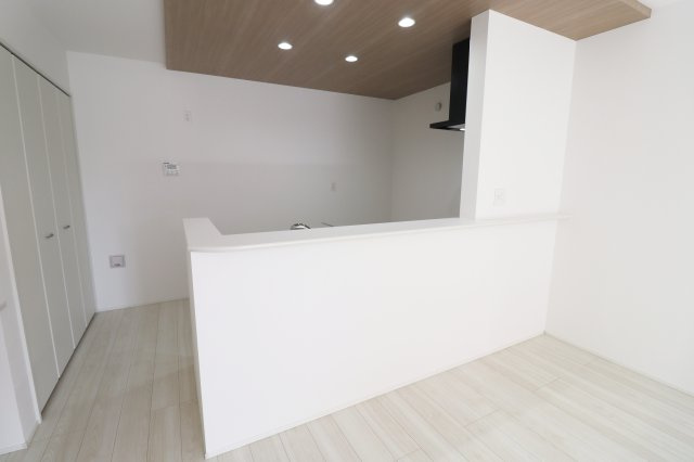 郡山市田村町金屋字宝蔵　　２号棟　　　高瀬小学校、高瀬中学区のキッチン