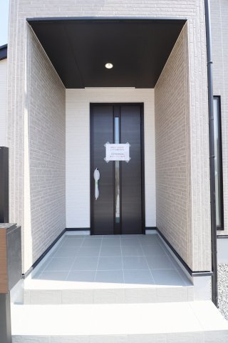 郡山市田村町金屋字宝蔵　　２号棟　　　高瀬小学校、高瀬中学区の玄関