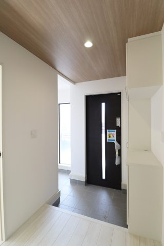 郡山市田村町金屋字宝蔵　　２号棟　　　高瀬小学校、高瀬中学区の玄関