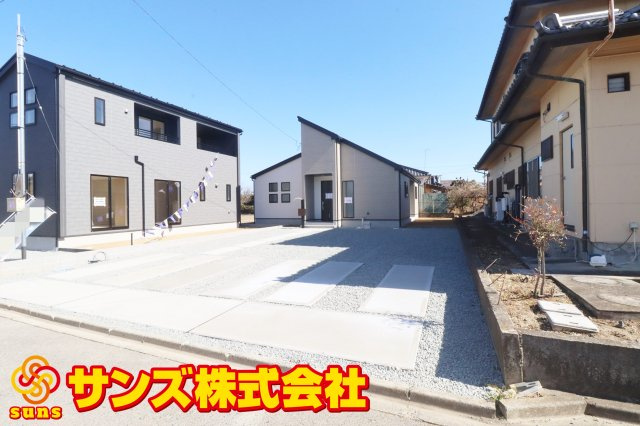 郡山市田村町金屋字宝蔵　　２号棟　　　高瀬小学校、高瀬中学区の外観|南西側から見た駐車場を含む外観♪