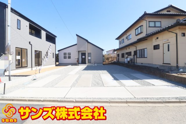 郡山市田村町金屋字宝蔵　　２号棟　　　高瀬小学校、高瀬中学区の外観|西側から見た駐車場を含む外観♪