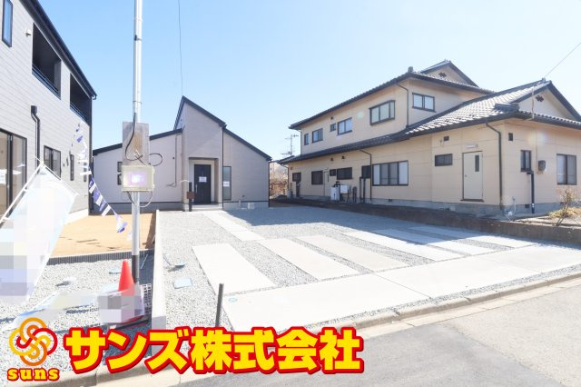 郡山市田村町金屋字宝蔵　　２号棟　　　高瀬小学校、高瀬中学区の外観|北西側から見た駐車場を含む外観