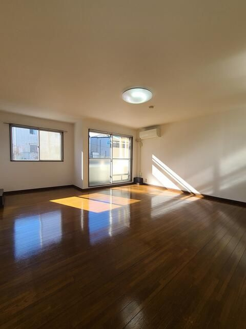 ガーデンハイツフタバの居間・リビング