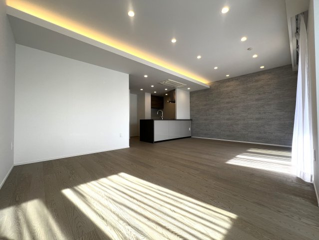 海は目の前！外観も室内もオシャレすぎて滅！【リフォーム／クリオ鵠沼海岸グランロワ】の居間・リビング|使いやすいリビングです