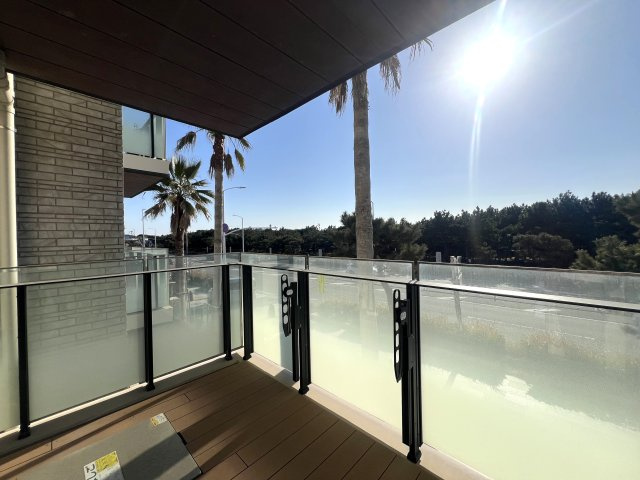 海は目の前！外観も室内もオシャレすぎて滅！【リフォーム／クリオ鵠沼海岸グランロワ】のバルコニー|陽当たり良好なバルコニーです