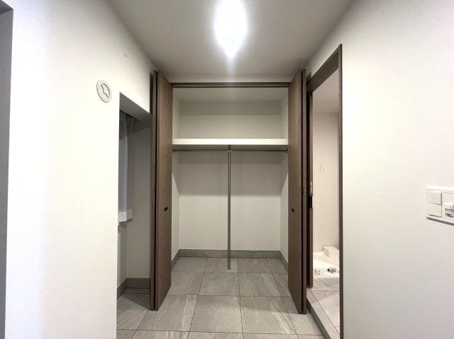 海は目の前！外観も室内もオシャレすぎて滅！【リフォーム／クリオ鵠沼海岸グランロワ】の収納|大きなものも収納できそうです