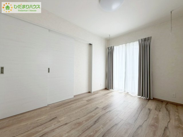 郡山市小原田２丁目　新築戸建　の洋室|通風・採光にも優れ、心地よい光と風があふれています。 贅沢といえるほどの豊かな居住性と、プライドを満たすクオリティが見事に調和した住空間。