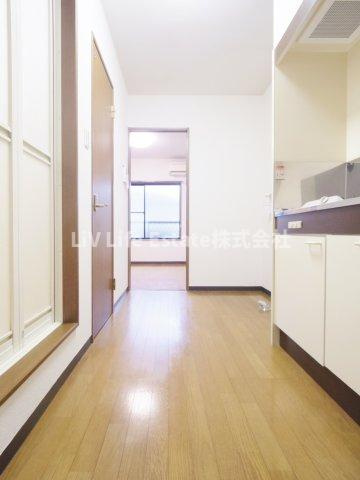 東村山市秋津町５丁目のアパートの居間・リビング