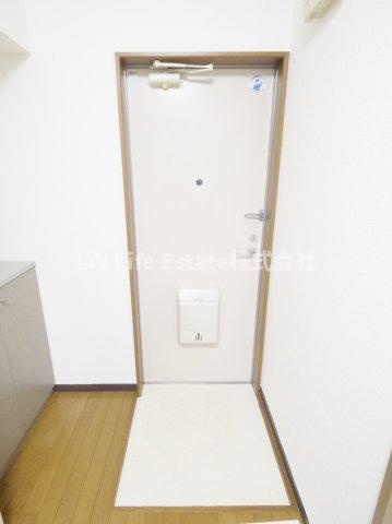 東村山市秋津町５丁目のアパートの玄関