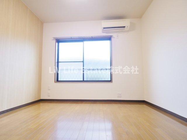 東村山市秋津町５丁目のアパートの居間・リビング