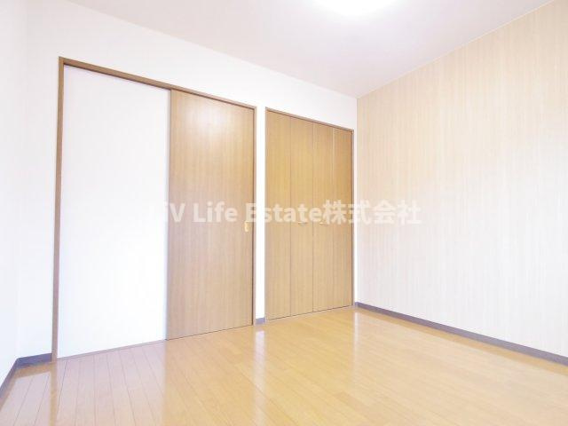 東村山市秋津町５丁目のアパートの洋室