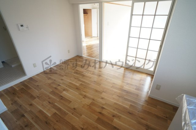 モダンアパートメント神戸宝塚Ⅱの居間・リビング|参考、同建物・同間取りの号室