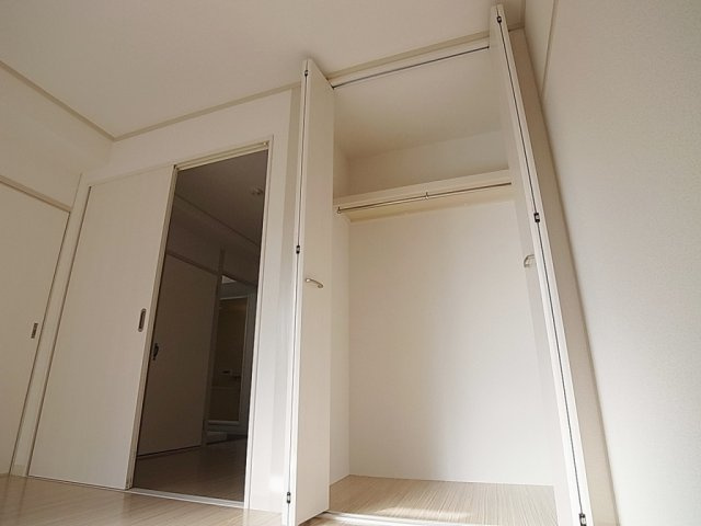 神戸湊アパートメントの収納|各部屋に収納完備