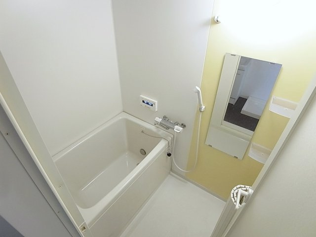 神戸湊アパートメントの浴室|追い炊き可能バスルーム、広いバスタブ