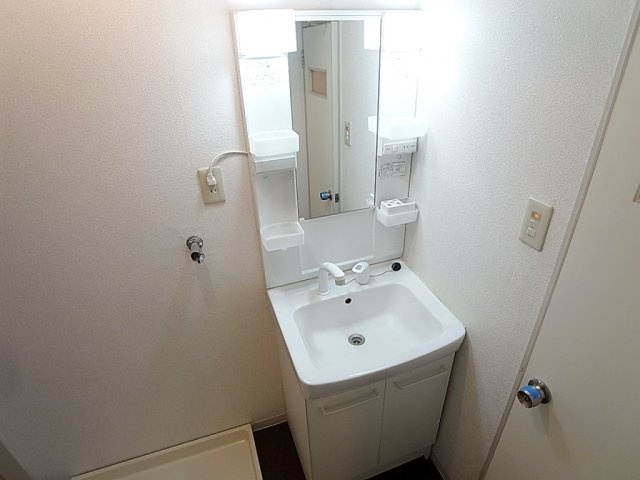 神戸湊アパートメントの洗面所|シャンプードレッサー完備