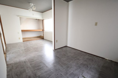 【居間・リビング】 | 西板持町8丁目戸建