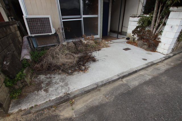 【駐車場】 | 西板持町8丁目戸建 | 軽自動車