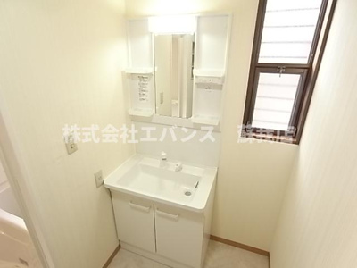 【独立洗面台】 | 長嶋貸家 | 朝の支度にも助かる、独立の洗髪洗面化粧台