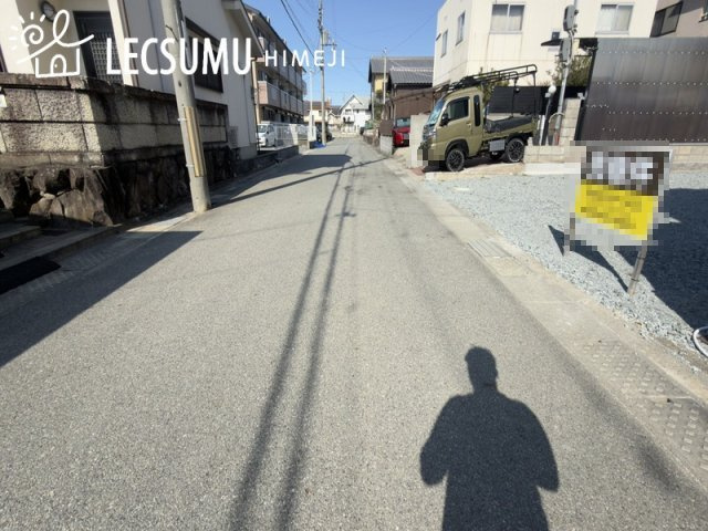姫路市飾磨区今在家3丁目/売土地の前面道路含む現地写真