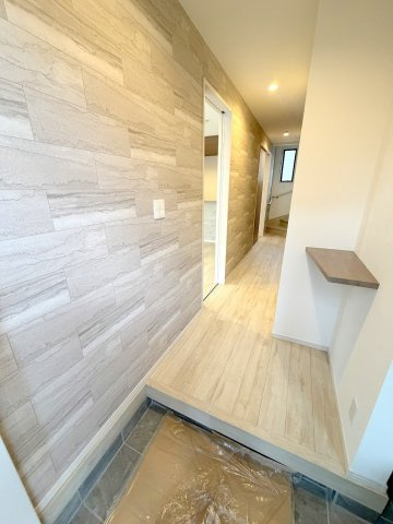 昭島市緑町3丁目　新築戸建の玄関