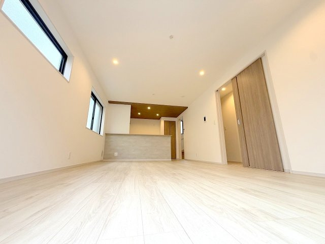 昭島市緑町3丁目　新築戸建の居間・リビング