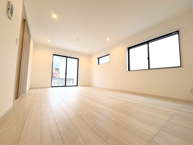 昭島市緑町3丁目　新築戸建の居間・リビング