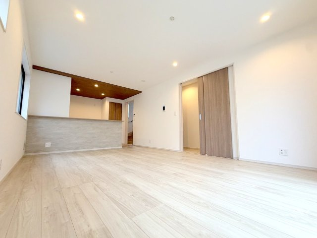 昭島市緑町3丁目　新築戸建の居間・リビング