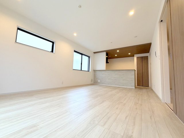 昭島市緑町3丁目　新築戸建の居間・リビング