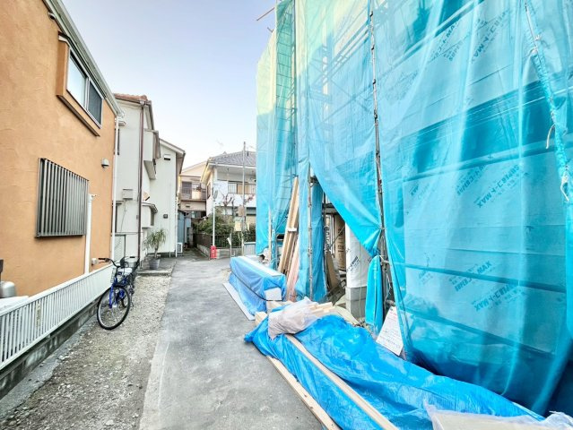 北区豊島3丁目　新築戸建　全2棟の前面道路含む現地写真|B号棟外観（2026.1.18撮影）

現地ご見学希望・資料請求などお気軽にお問い合わせ下さい！
03-5990-5201