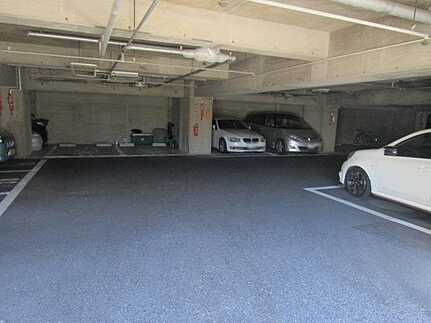 ヴェルパーク山根の駐車場