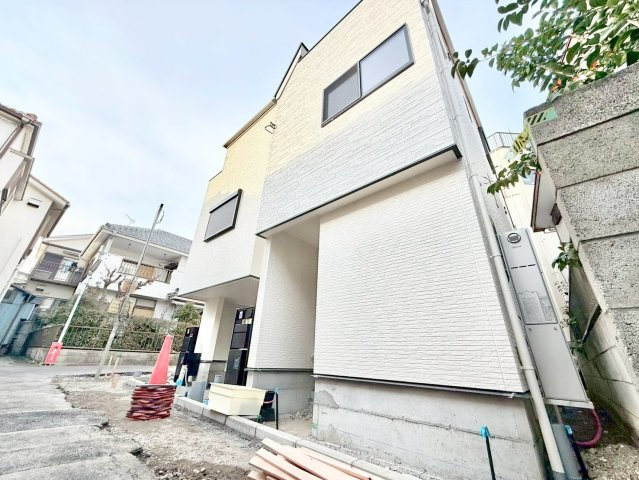 北区豊島3丁目　新築戸建　残1棟の前面道路含む現地写真|子育てしやすい住環境！教育施設や商業施設も徒歩圏内に充実。

ご内見希望・資料請求などお気軽にお問い合わせ下さい！
03-5990-5201