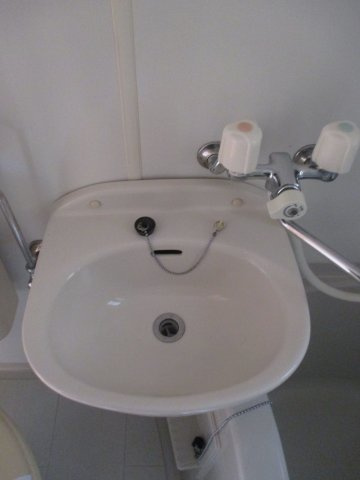 湘南テラスⅡの洗面所|マツモトキヨシ鵠沼海岸店