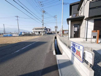 【周辺】 | 西側接面道路