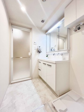 Grace Court Kasaiの独立洗面台|ドキドキの新生活も、安心してスタート。ぴったりの住まいを見つけませんか？クランディアが一緒に住まい選びをサポートします‼　まずは、お気軽にお問合せください　＃クランディア