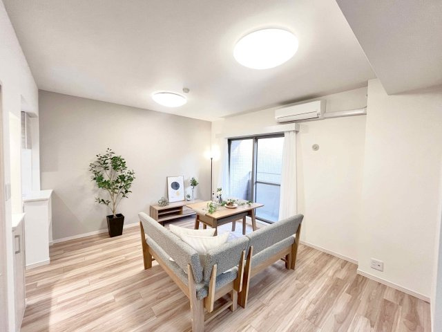 Grace Court Kasaiの居間・リビング|ドキドキの新生活も、安心してスタート。ぴったりの住まいを見つけませんか？クランディアが一緒に住まい選びをサポートします‼　まずは、お気軽にお問合せください　＃クランディア