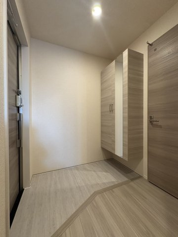 【玄関】 | オーガスタハイツ | ※同物件・反転タイプの写真です。