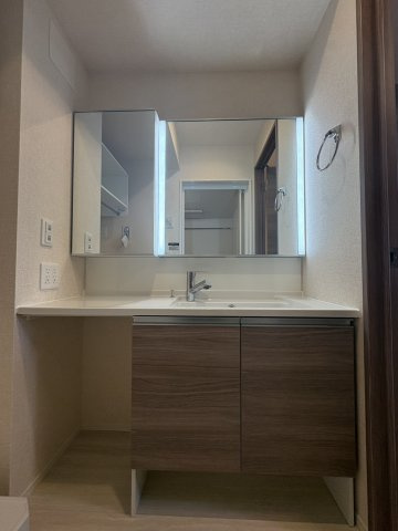 【独立洗面台】 | オーガスタハイツ | ※同物件・反転タイプの写真です。