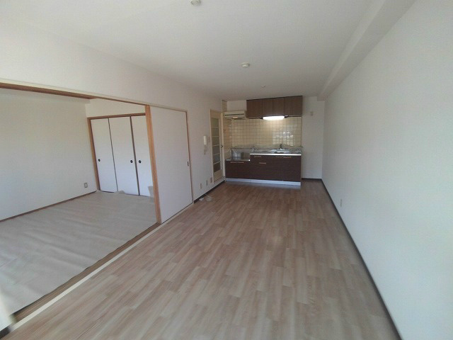 シャンポール西藤江の居間・リビング