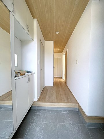 新築戸建・新築建売　郡山市田村町金屋字宝蔵　高瀬小・高瀬中の玄関