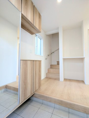 【玄関】 | 葛飾区西水元４丁目の新築戸建 | ～収納付き玄関写真～