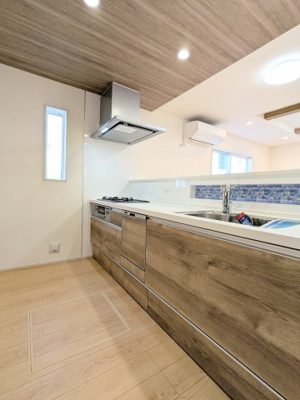 【キッチン】 | 葛飾区西水元４丁目の新築戸建 | ～食器洗浄乾燥機付のキッチン写真～