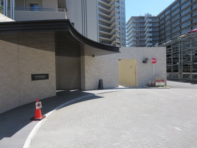 ザ・レジデンス大阪住道　6階のエントランス