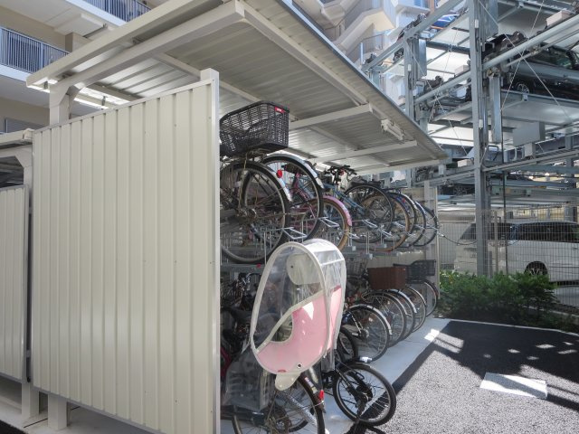 ザ・レジデンス大阪住道　6階の駐輪場